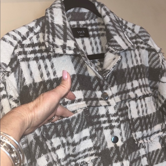 VICI Plaid Button-Up Shirt / jacket size Small grey & white fray distressed - Picture 5 of 12